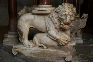 Lion, sur la chaire de l