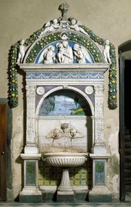 Fontaine décorée avec un haut-relief en marbre et terre cuite par Giovanni della Robbia (1469-1529) 1498. Sacristie de Santa Maria Novella, Florence
