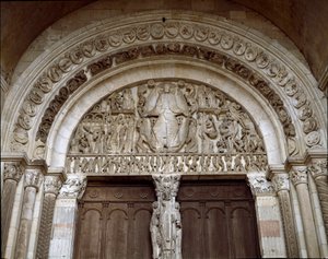 Art roman : tympan sculpté représentant le jugement dernier. Sculpture de Maître Gislebertus (vers 1130-1140). Cathédrale Saint-Lazare - Gislebertus