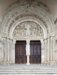 Le Jugement Dernier, portail central de la cathédrale Saint-Lazare, Autun, France - Gislebertus