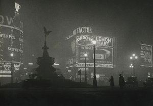 Piccadilly Circus années 1950 - Godfrey Macdominic
