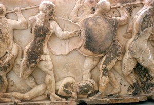 Combat pour le corps de Patrocle, frise du Trésor de Siphnos, c.525 av. J.-C.