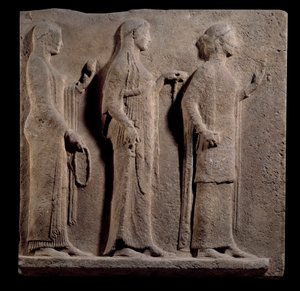 Art grec : plaque du passage des Théores : face représentant les grâces. Bas-relief en marbre de l