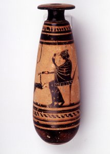 Peinture sur vase : alabastre utilisé pour contenir le parfum : une face représente une femme jouant avec une biche et tenant une fleur. Son panier pour tenir la laine est derrière elle. 500 av. J.-C. BNF, Cabinet des Médailles. - Greek