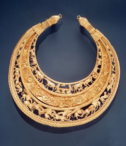 Pectoral en forme de croissant de Tolstaya Mogila
