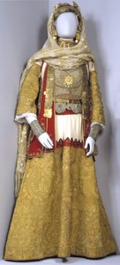 Costume de mariée doré d