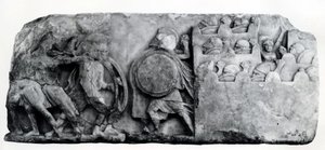 Section de la frise du Monument des Néréides à Xanthus, vers le IVe siècle av. J.-C. (relief)
