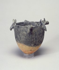 Bol en forme de tulipe, avec têtes de taureaux, Chypre, 2400-2200 av. J.-C. - Greek School