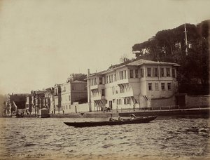 Bâtiments le long de la baie de Tarabya, sur la mer de Marmara, Turquie