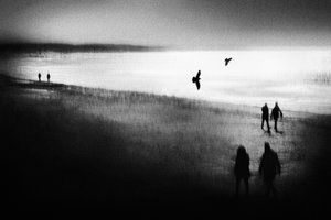 Promenade sur la plage dans la brume - Gustav Davidsson