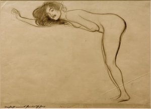 Fille nue debout penchée vers la gauche