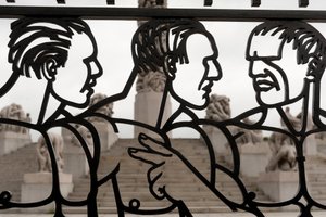 Portes en fer forgé de la sculpture des hommes nus au parc Frogner, Oslo, Norvège