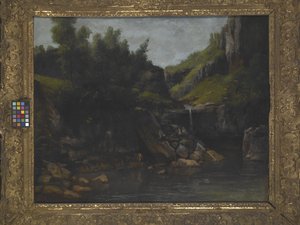 Cascade dans un paysage rocheux