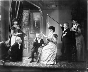 Hannah Maynard et son petit-fils Maynard McDonald dans plusieurs poses dans une photo composite, vers 1895 - Hannah Maynard