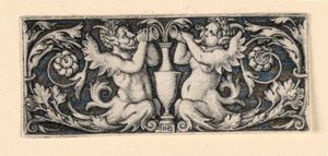 Frise avec un vase flanqué de tritons mâle et femelle