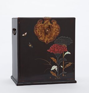 Cabinet avec ferrures dorées, période Edo, fin 17ème-milieu 18ème siècle - Haritsu Ogawa
