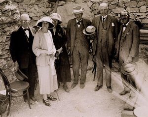 Howard Carter (1873-1939) et un groupe d