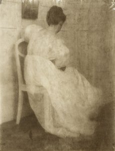 Mary Warner sur une chaise blanche, c.1910