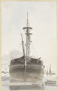 Voilier vu de face dans un port de bois