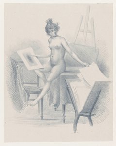 Modèle nu regardant des estampes