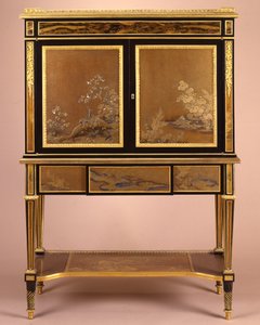 Un secrétaire monté en bronze doré dans le style Louis XVI - Henri Dasson