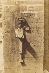 Ange portant un cadran solaire, à l