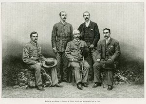 Portrait de Henry Morton Stanley (John Rowlands 1841-1904) entouré de ses officiers de gauche à droite : Dr. Thomas Heazle Parke (1857-93), Robert H. Nelson, William G. Stairs, et Arthur J. M. Jephson. Gravure de Thiriat, pour illustrer l