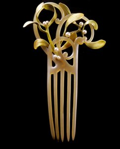 Art Nouveau : peigne gui en or, écaille, perle et émail réalisé par Paul (1851-1915) et Henri Vever (1854-1942) - Henri and Paul  Vever