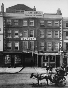 Le Vieux Bell Inn, High Holborn, c.1884 - Henry Dixon