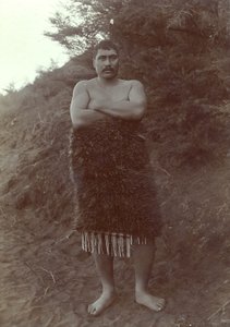 Étude maorie, vers 1910 (tirage à la gélatine argentique) - Henry Gaze