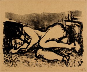 Modèle féminin allongé