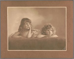 Portret van Agnes Renée en Irène Heloïse Pauw van Wieldrecht