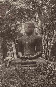 Villes en ruines de Ceylan : Statue monolithique de Bouddha