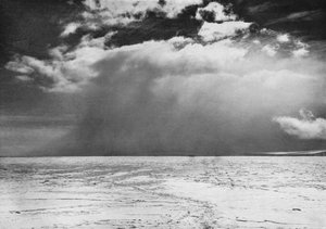 Une tempête de neige approchant sur la glace de mer - Herbert Ponting