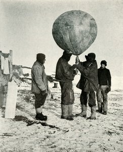 Dr. Simpson envoyant un ballon, 1911, 1913 - Herbert Ponting