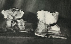 Finnesko équipés des chaussures de ski montrées ci-dessus - Herbert Ponting