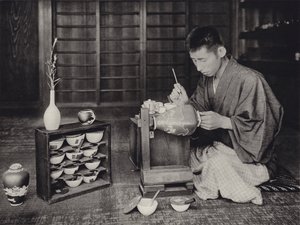 Japon dans les années 1920 : Peinture de porcelaine