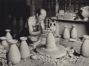 Le Japon dans les années 1920 : Potier au travail - Herbert Ponting