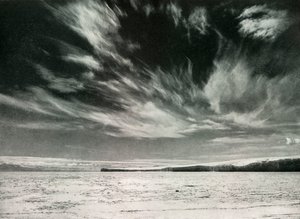 Nuages Cirrus remarquables au-dessus du glacier Barne, 19 décembre 1911, 1913