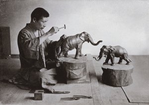 Le sculpteur de bronze (photo n/b) - Herbert Ponting