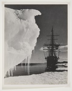 Le Terra Nova au pied de la glace - Herbert Ponting