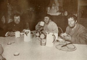Wilson, Bowers et Cherry-Garrard à leur retour du cap Crozier, 1er août 1911, 1913 - Herbert Ponting