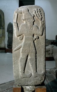 Civilisation hittite : stèle en basalte du dieu de la Tempête. Empire néo-hittite. 9ème siècle av. J.-C. de Babylone. Musée archéologique d