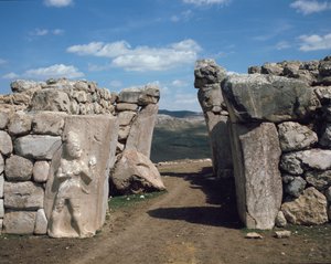 La porte du roi, avec bas-relief à gauche représentant le dieu de la guerre - Hittite Hittite