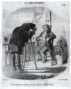 Les Bons Bourgeois - La position la plus commode pour avoir un joli portrait au daguerréotype, caricature de Daumier - dans « Charivari » du 24/07/1847. - Honoré Daumier