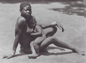Afrique : Djur oriental, mère et enfant - Hugo Adolf Bernatzik
