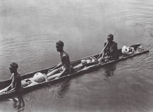 Afrique : Pirogue Nuer sur le Bahr el Zeraf - Hugo Adolf Bernatzik