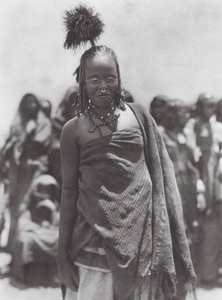 Afrique : Coiffe en plumes d