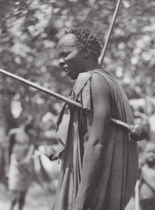 Afrique : Guerrier Shilluk avec massue - Hugo Adolf Bernatzik