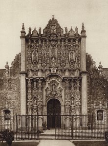 Mexique : Mexique, entrée du sanctuaire depuis le côté est de la cathédrale (photo n/b) - Hugo Brehme